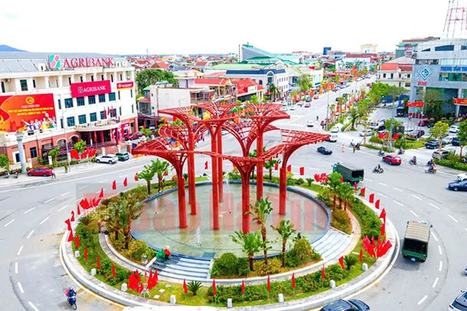 Đường phố rực rỡ cờ hoa trong những ngày diễn ra Đại hội Đảng bộ tỉnh Hà Tĩnh, nhiệm kỳ 2025-2030.