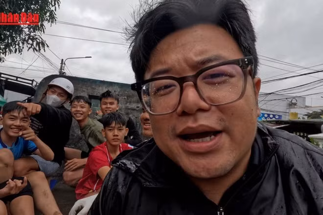 [Video] Đà Nẵng: Theo chân đội "thiếu niên giữ kè An Lương" 