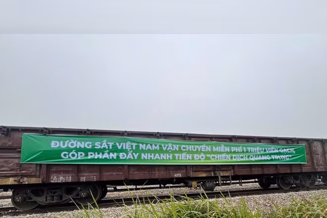 Bản tin thời sự sáng 15/12/2025: Ngành Đường sắt miễn phí vận chuyển 1 triệu viên gạch hỗ trợ miền Trung