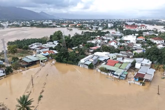 Phường Tây Nha Trang nhiều khu vực bị ngập trở lại.