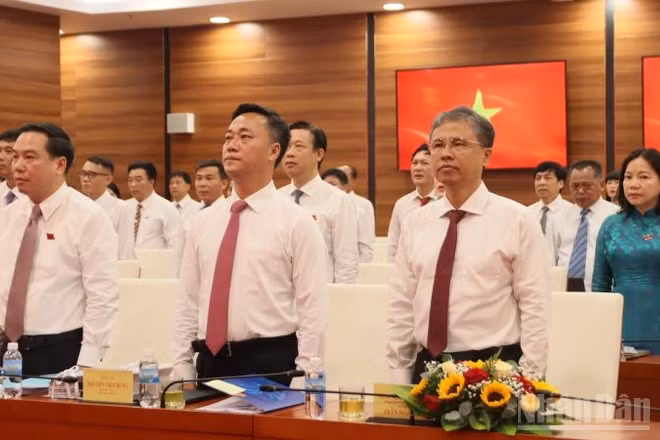 Các đại biểu tại kỳ họp.