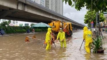 Nhiều tuyến phố ngập sâu.