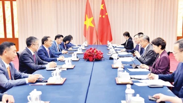 Các quan chức ngoại giao Việt Nam và Trung Quốc hội đàm ở Vân Nam, Trung Quốc. (Ảnh: Đại sứ quán Việt Nam tại Trung Quốc)