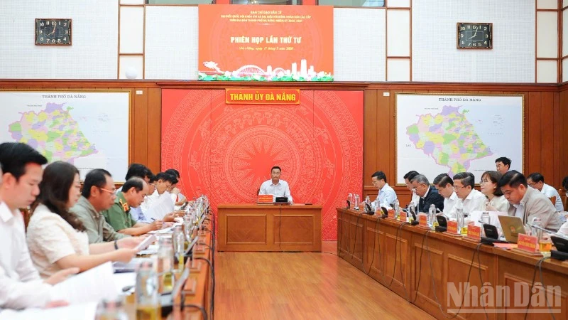 Quang cảnh phiên họp lần thứ tư Ban Chỉ đạo bầu cử thành phố.