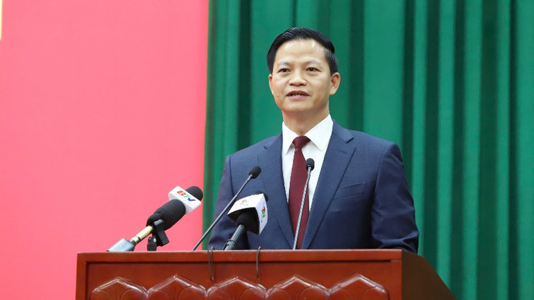 Nyutnämnde biträdande sekreterare för Thai Nguyens provinsiella partikommitté, Vuong Quoc Tuan, håller ett tal där han accepterar sitt uppdrag. (Foto: TUAN SON) 30-4561.jpg