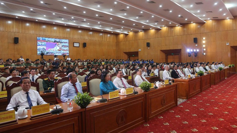 Lễ kỷ niệm có sự tham dự của đông đảo đại biểu. (Ảnh: TUẤN SƠN) 37-5541.jpg