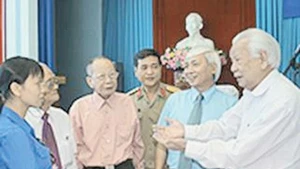 Đại tá Tư Chu (người thứ ba từ trái sang), trong Hội thảo Kỷ niệm 50 năm Tổng tiến công và nổi dậy Xuân Mậu Thân 1968.