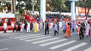 Diễu hành kỷ niệm Ngày giải phóng hoàn toàn miền nam, thống nhất đất nước. Ảnh tư liệu