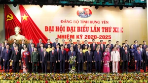 Ban Chấp hành Đảng bộ tỉnh Hưng Yên khóa XIX, nhiệm kỳ 2020-2025 ra mắt Đại hội.