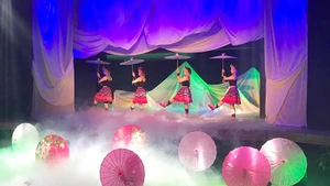 Cảnh trong vở Trăng đất Việt của Nhà hát Múa rối Việt Nam. Ảnh: HÀ AN