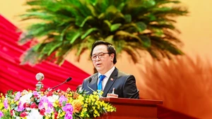 Đồng chí Hoàng Bình Quân, Ủy viên Trung ương Đảng khóa XII, Trưởng Ban Đối ngoại Trung ương phát biểu tham luận. (Ảnh: Anh Tuấn - Duy Linh)