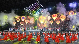 Màn trình diễn tại Lễ bế mạc SEA Games 31. (Ảnh: THÀNH ĐẠT)