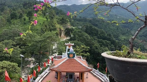 Nhà bia Đền thờ các Anh hùng liệt sĩ mặt trận Vị Xuyên.