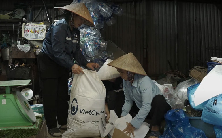 Rác thải không phải là kết thúc, mà là điểm khởi đầu cho một vòng đời mới. nhung-chien-binh-xanh-11-1120.jpg