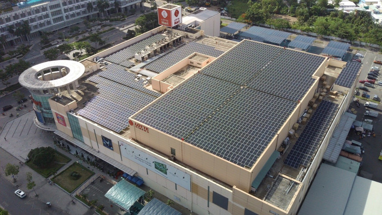Hệ thống năng lượng mặt trời của một doanh nghiệp FDI tại Việt Nam. (Ảnh: Đỗ Bảo) nang-luong-mat-troi-3.jpg