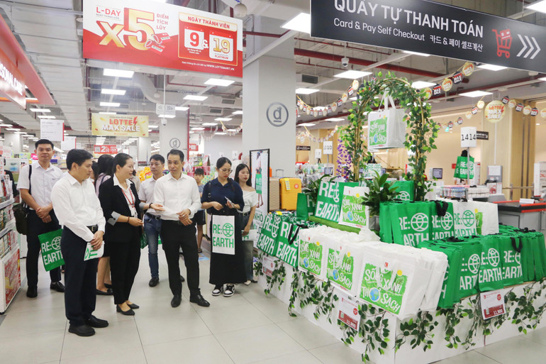 ESG đã trở thành yêu cầu bắt buộc đối với doanh nghiệp muốn duy trì tính cạnh tranh, thu hút nhà đầu tư và phát triển bền vững. (Ảnh: Đỗ Bảo) ngy-ko-ti-nilon-2.jpg