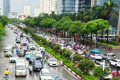 Nhiều tuyến đường trong đô thị trở thành “điểm nghẽn” tiêu thoát nước, dẫn tới ngập lụt nặng nề mỗi khi mưa lớn. Ảnh: BẮC SƠN 