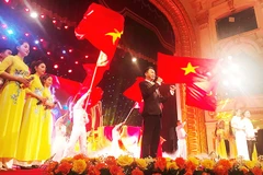 Biểu diễn mừng Đảng, mừng đất nước tại Nhà hát Lớn, Hà Nội.