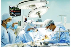 Nhiều bệnh viện trung ương đã làm chủ, triển khai thường quy các kỹ thuật điều trị tim hàng đầu thế giới. Ảnh: TTXVN 