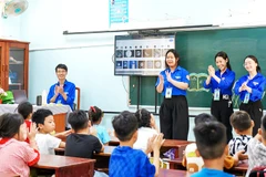 Đoàn Thanh niên Trường đại học Ngoại ngữ (Đại học Đà Nẵng) tổ chức lớp học “Ươm mầm ngoại ngữ” cho học sinh tại xã Bà Nà.