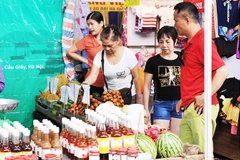 Ngưỡng chịu thuế đang được nhiều hộ kinh doanh nhỏ quan tâm. Ảnh: NGUYỆT ANH