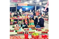 Rộn ràng chợ đêm phố núi