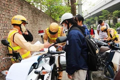 Ngoài việc lập biên bản xử phạt hành chính, CSGT còn gửi thông báo đến Sở Giáo dục và Đào tạo đối với học sinh vi phạm giao thông.