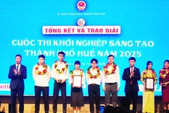 Nhóm HUAF-GPC tại lễ trao giải Cuộc thi Khởi nghiệp sáng tạo TP Huế năm 2025.