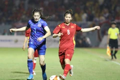 Đội tuyển bóng đá nữ Thái Lan (trái) quyết tâm giành Huy chương vàng SEA Games 33. Ảnh: LÊ MINH 