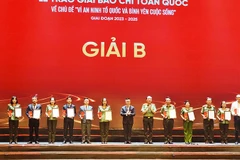Trao Giải Báo chí "Vì An ninh Tổ quốc và bình yên cuộc sống"