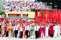 Đảng và Nhà nước chủ trương xây dựng và phát triển nền văn hóa Việt Nam đồng bộ trên nền tảng hệ giá trị quốc gia, hệ giá trị gia đình và chuẩn mực con người Việt Nam.