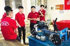 Sinh viên theo học nghề cơ khí tại Trường cao đẳng nghề Công nghệ cao Hà Nội.
