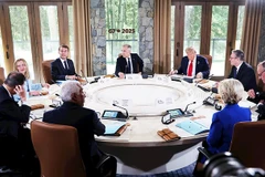 Các nhà lãnh đạo G7 đàm phán vấn đề thương mại tại Canada. Ảnh: AP