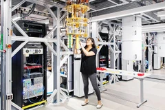 Một hệ thống điện toán lượng tử của Công ty IBM. Ảnh: BLOOMBERG
