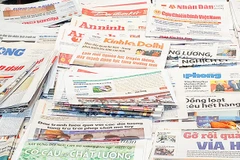 Sạp báo cũ. Ảnh: NAM HẢI