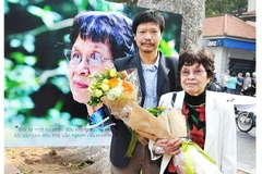 Đạo diễn Trần Việt Văn và mẹ - PGS, TS Lê Thị Đức Hạnh.