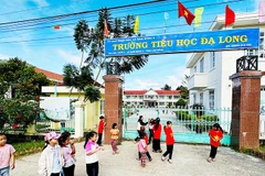 Trẻ em đến trường ở xã Đam Rông 4.