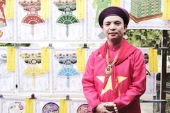 Ông Hoàng Xuân Mai và một dàn mã tranh.