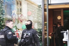 Cảnh sát Hy Lạp tại hiện trường vụ án. Ảnh: AP