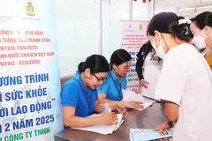 Nữ công nhân tham gia chương trình “Vì sức khỏe người lao động” lần thứ hai của Liên đoàn Lao động Thành phố Hồ Chí Minh.