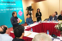 Cần nhiều chính sách nâng cao trách nhiệm và vai trò kiến tạo hoạt động của bộ, ngành cũng như hội nghề nghiệp nhằm phát triển tác phẩm văn học.