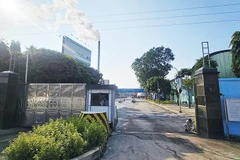 Nhà máy Hóa chất Việt Trì (Phú Thọ) được xây dựng từ năm 1959, dự kiến sẽ được di dời sớm.