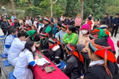 Khám, chữa bệnh cho đồng bào dân tộc thiểu số tại tỉnh Tuyên Quang.