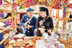 Di cư không chỉ là sự thay đổi sinh kế, văn hóa và chiến lược thích ứng của cộng đồng. Ảnh: NAM ANH