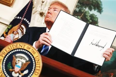 Tổng thống Donald Trump công bố lệnh trừng phạt mới lên Iran. Ảnh: CNN