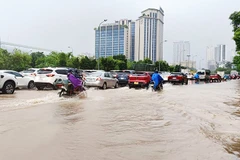 Thủ đô Hà Nội từng nhiều lần ngập lụt sau mưa lớn. Ảnh: HẢI DANH