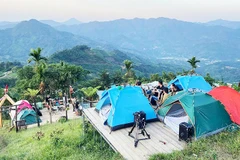 Cảnh quan hùng vĩ thu hút lượng lớn du khách tham quan.