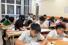 Các sĩ tử lớp 9 miệt mài ôn luyện cho Kỳ thi vào lớp 10.