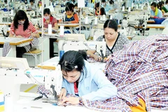 Dây chuyền may xuất khẩu của Công ty cổ phần May Đức Giang. Ảnh: NAM ANH