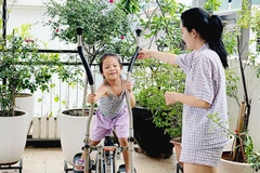 Xu hướng nghỉ ngơi thư giãn tại gia đang được nhiều người lựa chọn. Ảnh: NGUYỆT ANH